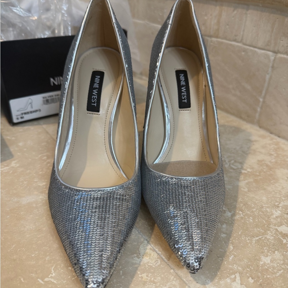 Nine West Silver Sequin Pointed Pumps Size 5